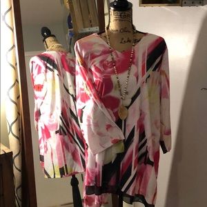 Floral 3/4 sleeved tunic with cross cross hem